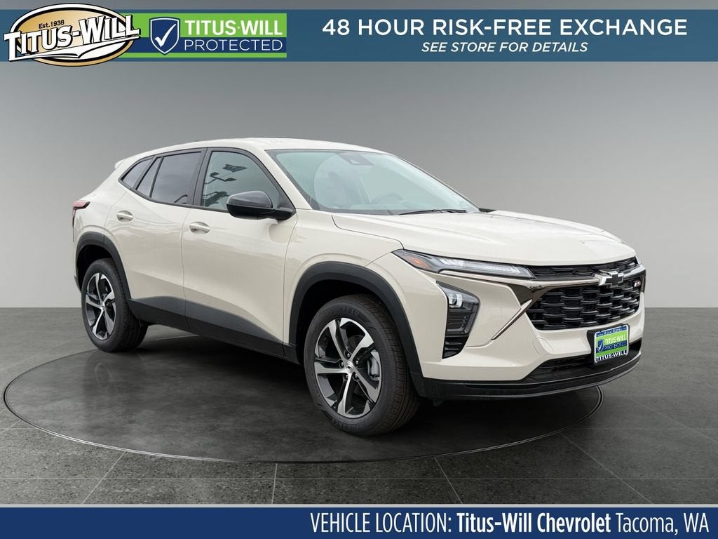 2026 Chevrolet Trax 1RS in White Sands — front three-quarter view