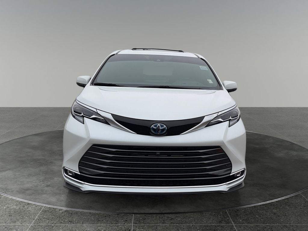 2025 Toyota Sienna — side profile view