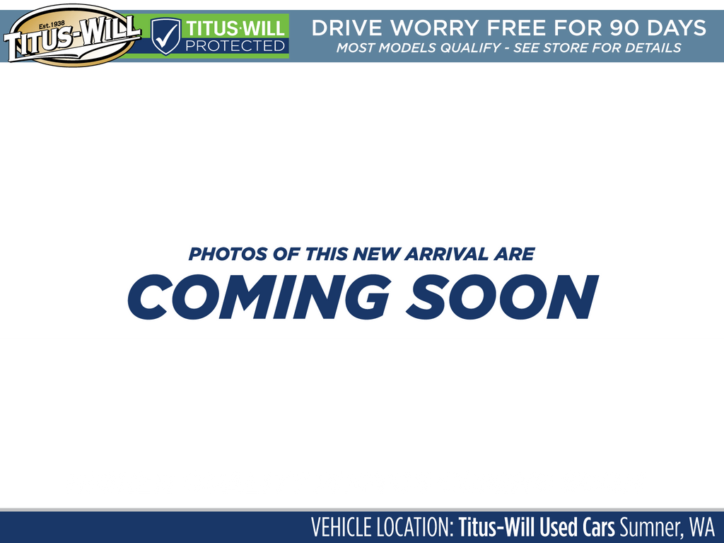 2015 Kia Soul Base in Clear White — front three-quarter view